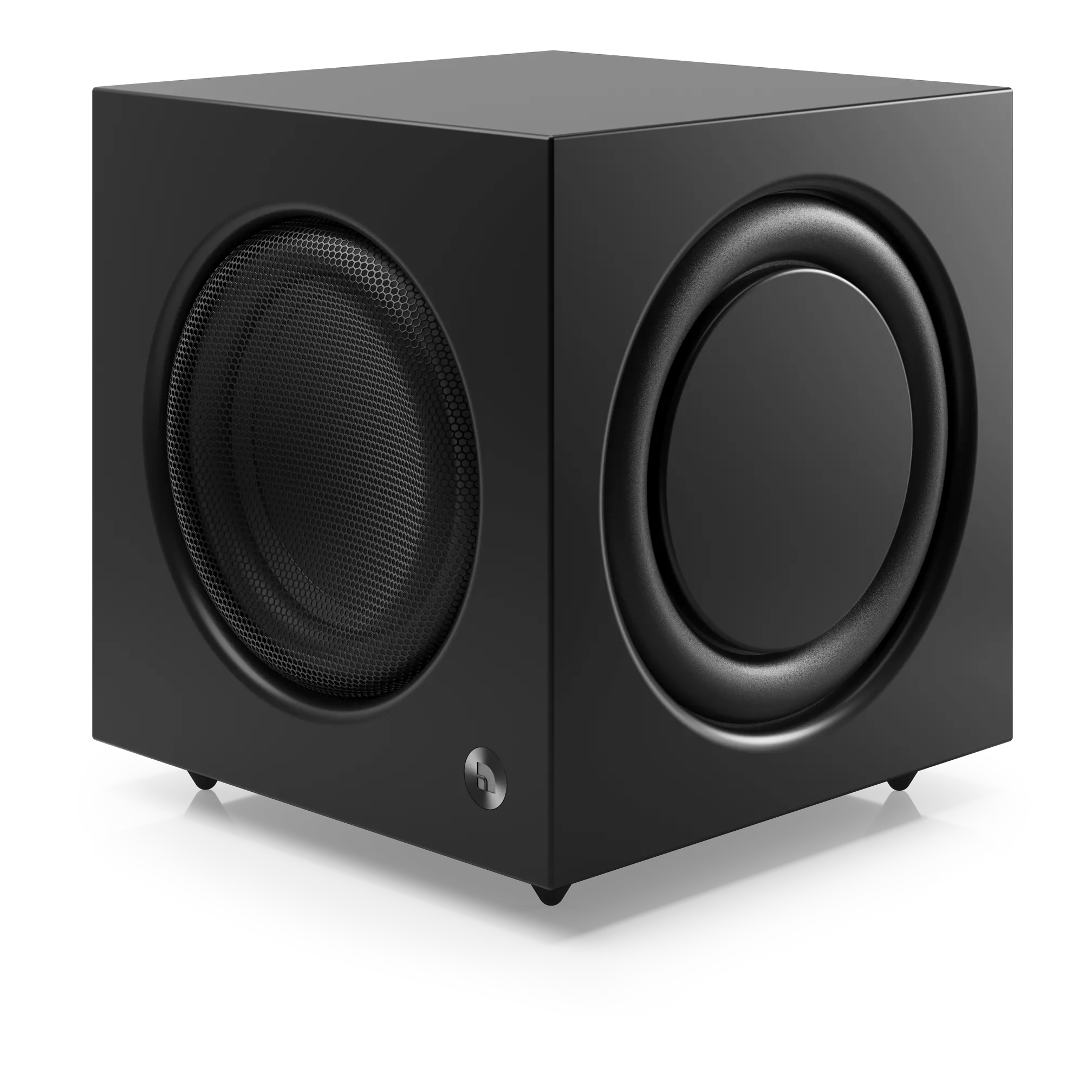 Schwarzer Audio Pro SW-10 Subwoofer in schräge Ansicht mit Treiber und Passivmembran